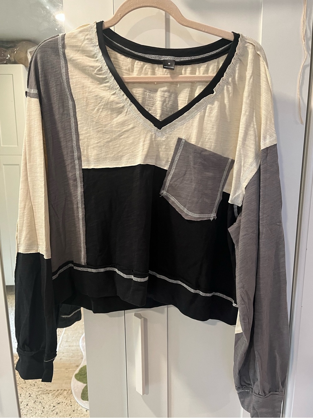 NIB*Relaxed Colorblock V-Neck Long Sleeve Top - Black, Cream & Gray Size Med NEW